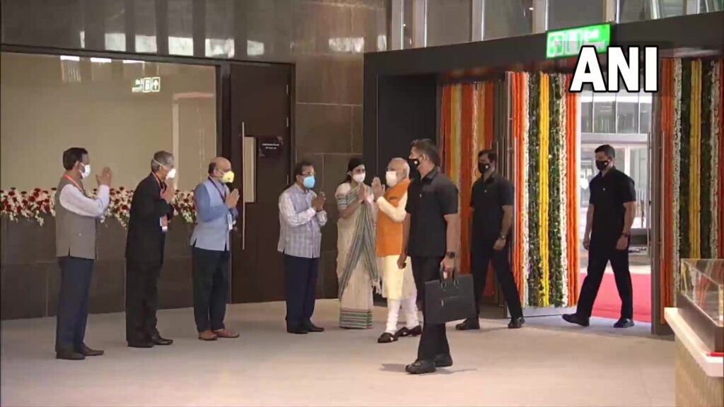 गुणवत्तापूर्ण बुनियादी ढांचे के बिना विकास संभव नहीं- पीएम मोदी Prime Minister Narendra Modi on Wednesday inaugurated Gatishakti (National Master Plan for Multi-modal Connectivity and New