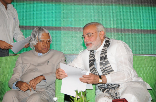 प्रधानमंत्री नरेन्द्र मोदी ने पूर्व राष्ट्रपति डॉ एपीजे अब्दुल कलाम को उनकी जयंती पर दी श्रद्धांजलि