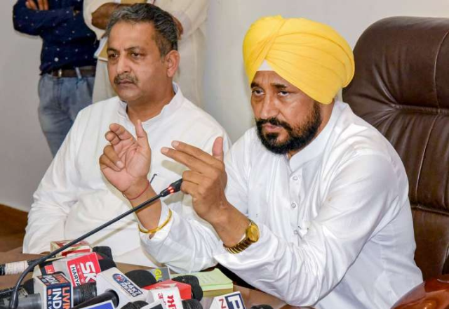 पंजाब : चरणजीत चन्नी सरकार के मंत्री अब 4.25 करोड़ रुपये से खरीदी 26 नई इनोवा गाड़ियों में करेंगे सफर
