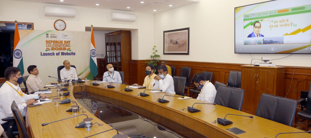 रक्षा सचिव डॉ अजय कुमार ने गणतंत्र दिवस समारोह-2022 के लिए वेबसाइट का किया शुभारंभ To showcase the celebrations in connection with the Republic Day of the year 2022, which will mark the 75th year of independence-