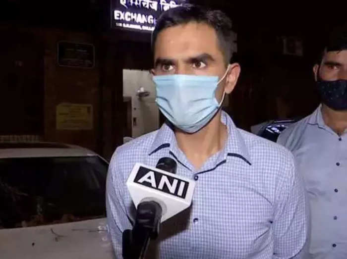मुश्किल में पड़ें एनसीबी ऑफिसर समीर वानखेड़े, एनसीबी डीजी ने दिए जांच के आदेश NCB officer Sameer Wankhede is seen getting into trouble in the discussion due to his excellent work continuously. Now bribe on him