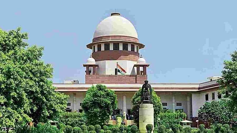 जान की कीमत पर उत्सव मनाने की नहीं दे सकते इजाजत- सुप्रीम कोर्ट Expressing displeasure, the Supreme Court said that the main problem in our country is to implement the orders. Court warns all states
