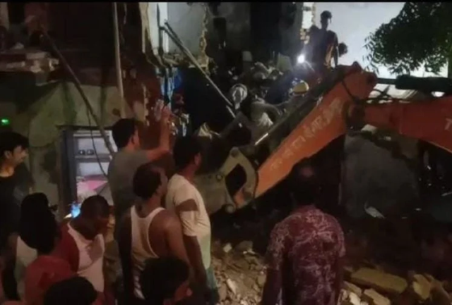 दर्दनाक हादसा: यूपी के जौनपुर में ढ़हा दो मंजिला मकान, एक परिवार के पांच लोगों की दबकर मौत