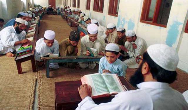 उत्तर प्रदेश के मदरसों में अब अनिवार्य हुए गणित, इतिहास और विज्ञान Elementary Mathematics, History, Elementary Science as per NCERT syllabus from next academic session to bring education at par