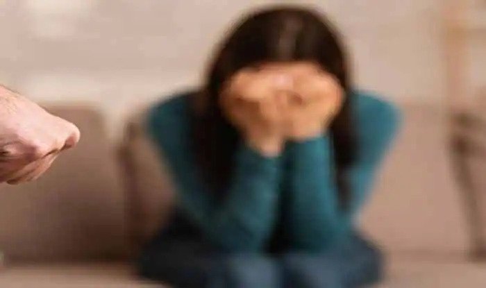 शादी का वादा कर डॉक्टर ने महिला डॉक्टर के साथ बनाए संबंध, FIR दर्ज होने पर हुआ फरार In Noida, Uttar Pradesh, a woman doctor with her fellow doctor had a physical relationship in a hotel on the promise of marriage.