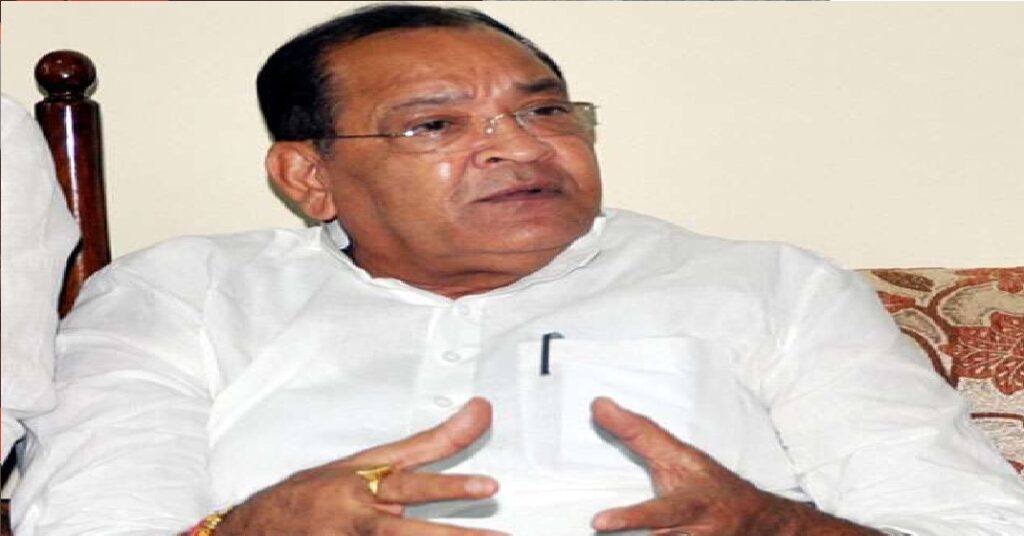 उत्तराखंड: वरिष्ठ बीजेपी नेता यशपाल आर्या ने मंत्रिमंडल से दिया इस्तीफा, अपने विधायक बेटे के साथ थामा कांग्रेस का हाथ BJP has got a setback in Uttarakhand. Senior BJP leader from Uttarakhand Yashpal Arya has joined Congress. Yashpal Arya resigned