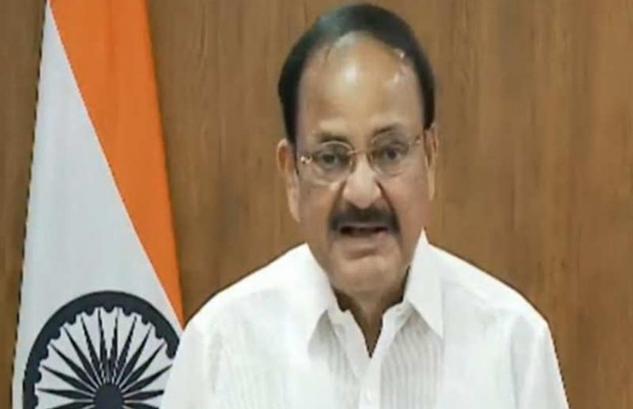 उपराष्ट्रपति वेंकैया नायडू ने वाणिज्य और अर्थव्यवस्था के क्षेत्र में विश्व स्तरीय अनुसंधान का आह्वान किया The Vice President, Shri M. Venkaiah Naidu has said today that the era of strict separation of subjects is over. At the same time,