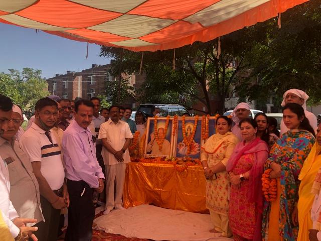 नव दशहरा समिति ने दशहरे पर पुतले जलाने की बदले किया हवन यज्ञ, मुख्य अतिथि के रूप में कार्यक्रम में पहुंचे सत्यपाल जैन