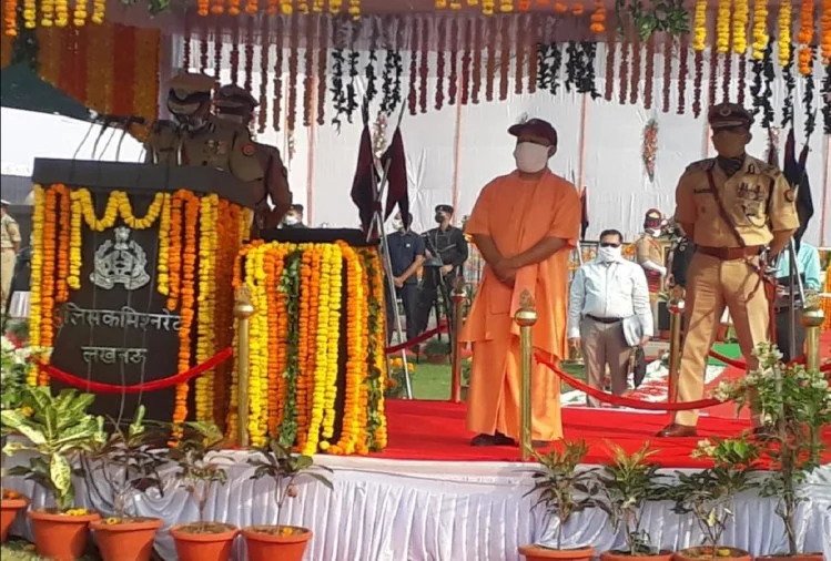 पुलिस स्मृति दिवस पर सीएम योगी ने दिया तोहफा, 25 फीसदी आहार भत्ता बढ़ाने के साथ एड किया दो हजार रुपये मोबाइल खर्च On the occasion of Uttar Pradesh Police Commemoration Day, the Chief Minister of the state Yogi Adityanath has given a gift