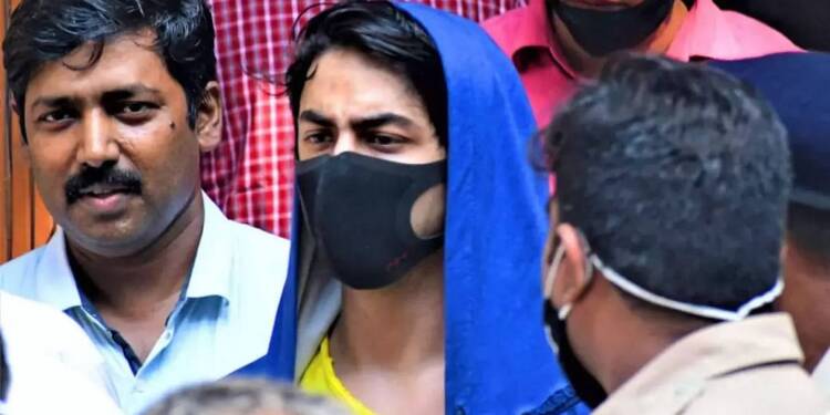 इन शर्तो पर आर्यन खान को मिली बेल, अभी देश छोड़ने की नही मिली इजाजत Shahrukh Khan's son Aryan Khan, who was trapped in the drugs case, got bail from the Bombay High Court on Thursday on certain