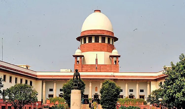 पेगासस मामला: सुप्रीम कोर्ट का बड़ा फैसला, अब केस की जांच करेगी एक्सपर्ट कमेटी In the Pegasus case, the Supreme Court gave a setback to the central government and said that the Pegasus case would be investigated,