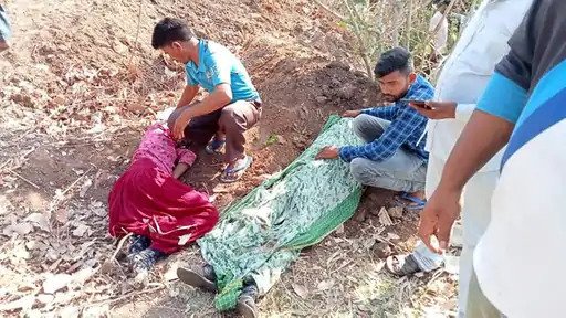 गुजरात: एक ही परिवार की तीन महिलाएं की मौत से देवभूमि द्वारका में मचा हंडकंप An elderly woman, her daughter and granddaughter were found dead at an acquaintance's house in Gujarat's Devbhoomi Dwarka