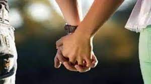 चर्च के सामने अश्लील फोटोशूट कराना इस कपल को पड़ा भारी, पुलिस ने किया अरेस्ट Obscene photoshoot done in front of a church. After this, as soon as this photo became viral, people started objecting to it.