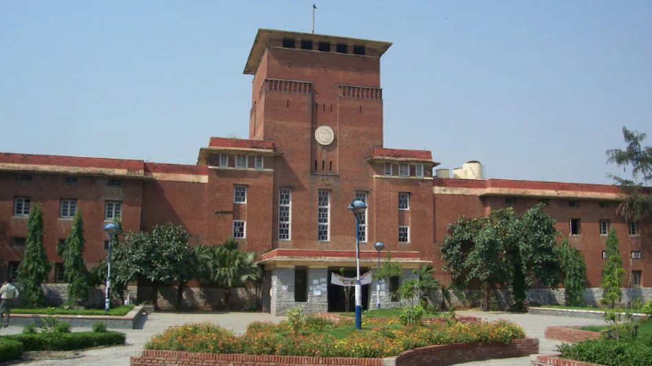 वीर सावरकर और सुषमा स्वराज के नाम पर रखा जाएगा दिल्ली विश्वविद्यालय के नए कॉलेजों का नाम The Vice Chancellor of Delhi University has decided that the newly formed colleges and centers will be named after Vinayak Damodar Savarkar