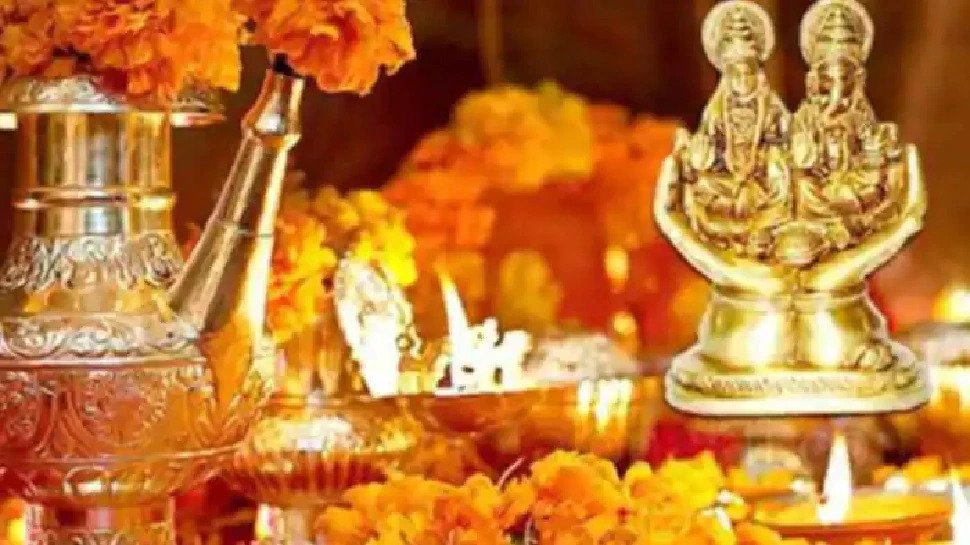 दो नवंबर को मनाया जाएगा धनतेरस, इस दिन इन जगहों पर जरूर जलाएं दीपक दूर होगी धन संबंधी सभी परेशानियां The festival of Dhanteras will be celebrated on 2nd November. Lord Dhanvantari is worshiped on Dhanteras. Trayodashi of Krishna Paksha