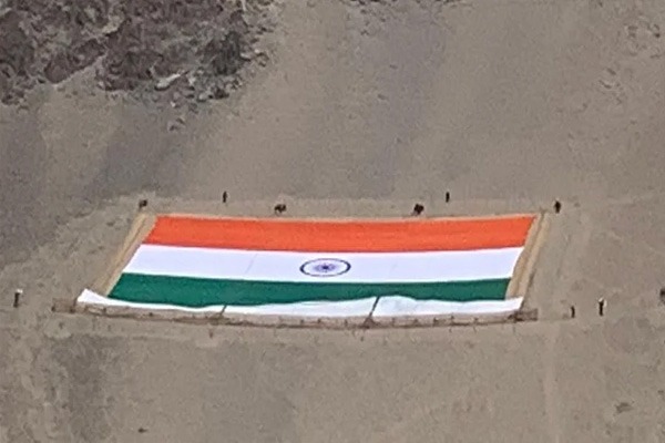 महात्मा गांधी के सम्मान में,दुनिया का सबसे बड़ा खादी का राष्ट्रीय ध्वज In Leh, Mahatma Gandhi was paid tribute with the world's largest Khadi national flag.Pride and Patriotism, the collective spirit of Indianness