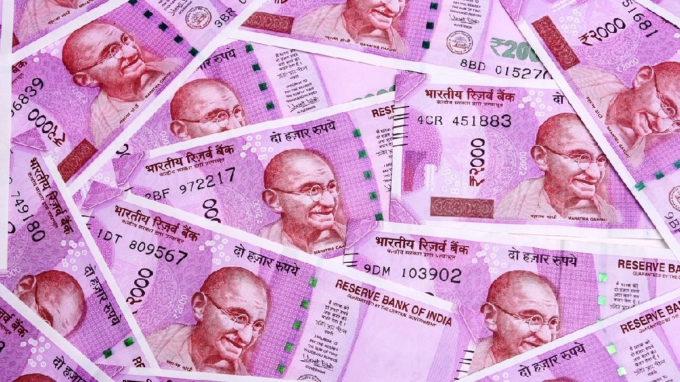 कांग्रेस विधायक ने की 500 और 2000 के नोट से महात्मा गांधी की तस्वीर हटाने की मांग A Congress MLA has written to Prime Minister Narendra Modi requesting him to remove the picture of Mahatma Gandhi from the Rs 500 and Rs 2000