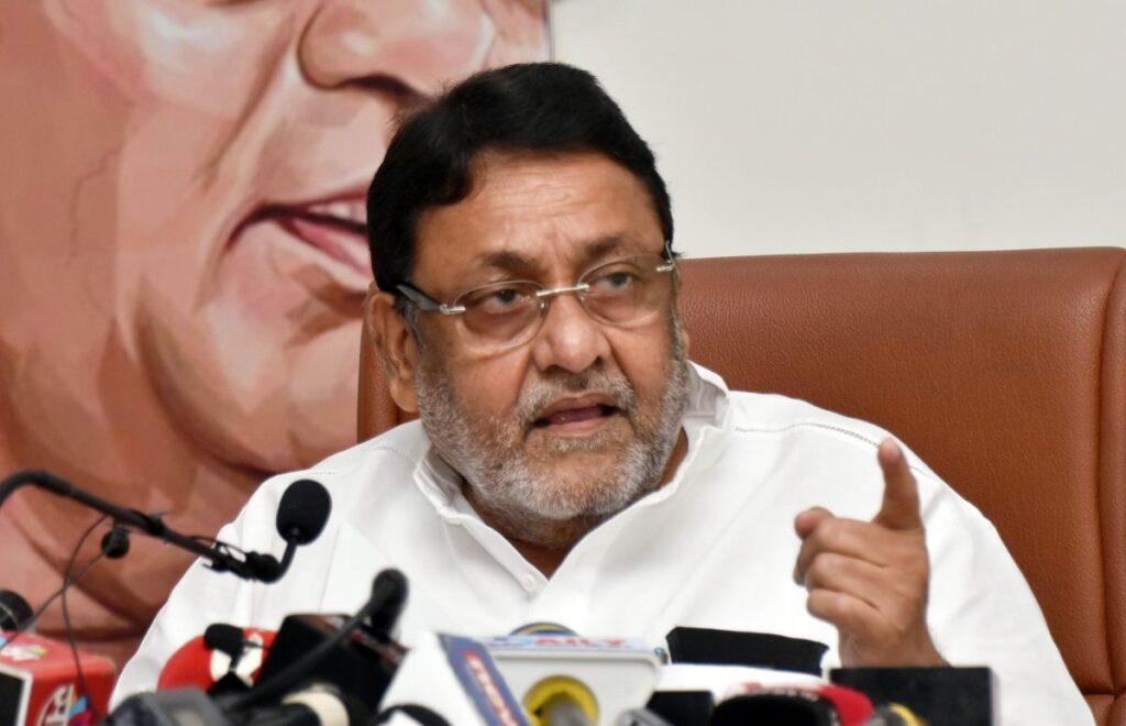 मंत्री नवाब मलिक ने एक बार फिर NCB अधिकारी पर किया हमला, कहा- समीर वानखेड़े के मालदीव दौरे की जांच करें NCP leader and minister in Maharashtra government Nawab Malik is constantly attacking NCB and its officer Sameer Wankhede. Nawab Malik