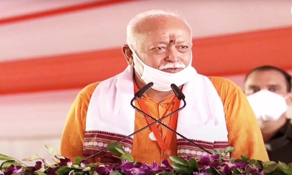 राष्ट्रीय स्वयंसेवक संघ के प्रमुख मोहन भागवत पहुंचे रामजन्मभूमि, रामलला का किए दर्शन Rashtriya Swayamsevak Sangh chief Mohan Bhagwat reached Ramjanmabhoomi at 4 pm on Wednesday. He first worshiped Ramlala