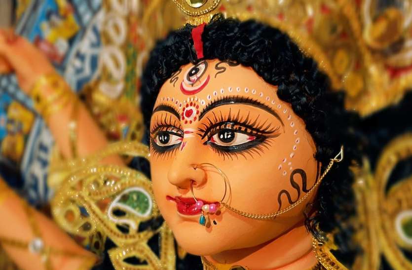 शारदीय नवरात्रि: नवरात्रि के 9 दिन, मां दूर्गा को चढ़ाए ये नौ फूल, घर पर बरसेगी कृपा Sharadiya Navratri is starting from 7th October. During Navratri, devotees worship 9 different forms of Goddess for 9 days.