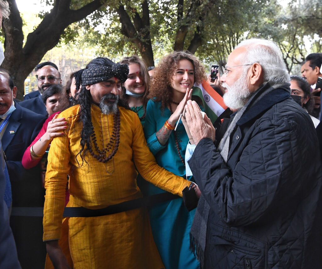 रोम में प्रवासी भारतीयों से मुलाकात के बाद बोले पीएम नरेंद्र मोदी, बहुत शानदार रही मुलाकात On the first day of his visit to Rome ahead of the G20 summit, Prime Minister Narendra Modi met the Indian diaspora here.