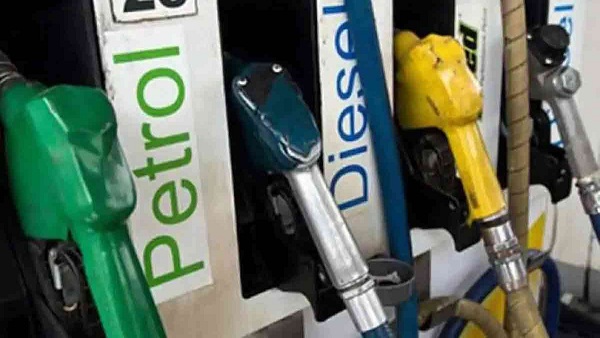 आज फिर बढ़े पेट्रोल-डीजल के दाम, जानें नई कीमतों में कितना हुआ इज़ाफा Petrol diesel prices have increased for the third consecutive day. With this, people have again got the shock of inflation. Petrol-diesel