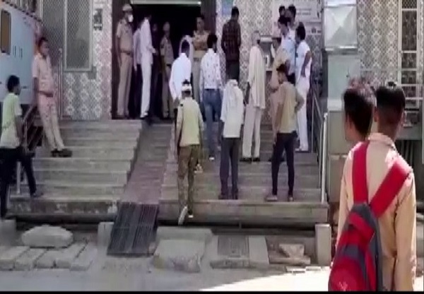 होमवर्क नहीं करने पर अध्यापक ने 7वीं के छात्र को दी ऐसी सजा कि मासूम ने अस्पताल में तोड़ा मौत A heart-wrenching case has come to light in Kolasar village of Salasar in Churu district of Rajasthan. The alleged murder of a private school