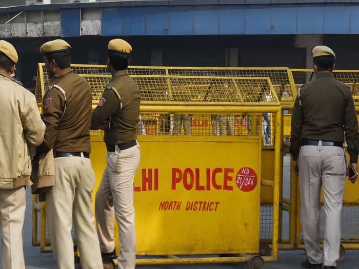 दिल्ली पुलिस की स्पेशल टीम की बड़ी कामयाबी, दिल्ली को दहलाने की साजिश करते पाकिस्तानी आतंकियों को किया गिरफ्तार A major terror attack alert was issued during the festivals in Delhi. After this alert, the special team of Delhi Police made a big