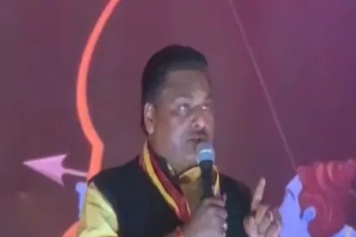भाजपा नेता राजेश सिंघल के बिगड़े बोल, रामलीला मंच पर बोले- एकजुट होकर तालिबान समर्थकों की जबान काटनी पड़ेगी