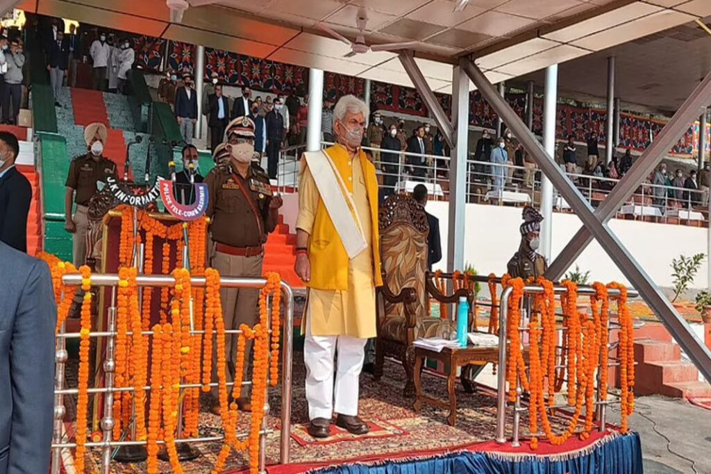 जम्मू-कश्मीर के हालात चिंताजनक, LG मनोज सिन्हा बोले- आतंकवाद को जड़ से खत्म करने तक चैन से नहीं बैठेंगे