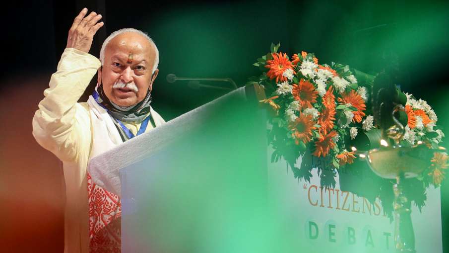 हिन्दुत्व एक ही है, वो पहले से है और आखिर तक वो ही रहेगा- मोहन भागवत Referring to lack of correct information about Veer Savarkar, RSS Sarsanghchalak Mohan Bhagwat said on Tuesday that he has been infamous