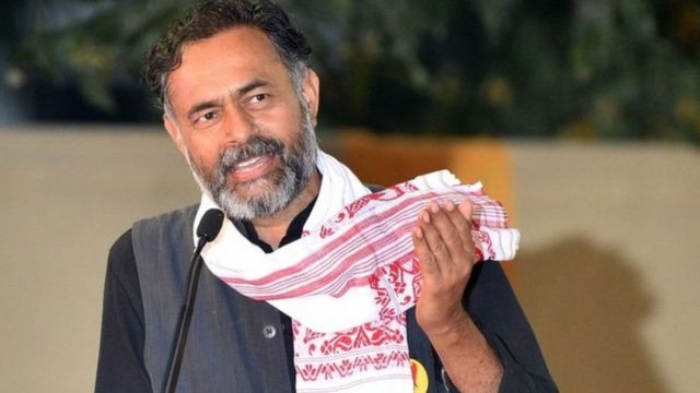अब किसान नेताओं में दिख रहा आपसी मतभेद, भाजपा कार्यकर्ता के घर संवेदना व्यक्त करने गए योगेंद्र यादव को किया निलंबित