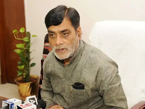 सासंद रामकृपाल ने पटना-गया रेलखंड के 3 हॉल्ट पर स्टॉपेज बहाल करने के लिए की मांग Former Union Minister and Patliputra's MP Ram Kripal Yadav has written a letter to the Railway Ministry regarding this. In his letter,