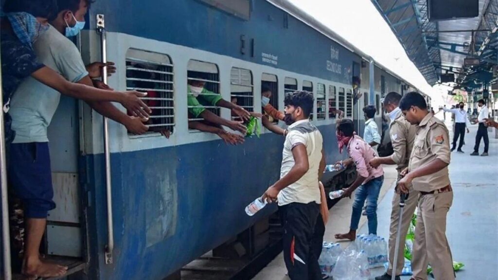 त्योहारी सीजन में रेलवे ने दी बड़ी खुशखबरी, कुछ स्पेशल ट्रेनों में बिना रिजर्वेशन के भी कर सकेंगे यात्रा