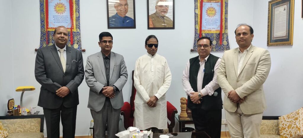 सिक्किम सरकार के आईपीआर मंत्री लोकनाथ शर्मा ने पुराने सिक्किम हाउस में राज्यपाल गंगा प्रसाद से की मुलाकात Department of Veterinary Services, IPR, and Printing and Stationery Lok Nath Sharma called on the Governor of Sikkim, Ganga Prasad