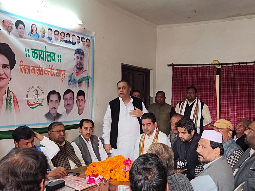 कांग्रेसियों ने महंगाई के विरोध में निकाली प्रतिज्ञा पदयात्रा
