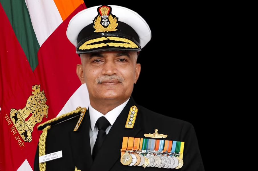 एडमिरल आर हरि कुमार ने नए नौसेना प्रमुख के रूप में संभाला कार्यभार Admiral R Hari Kumar on Tuesday took over as the new Chief of the Indian Navy after Admiral Karambir Singh retired from service.