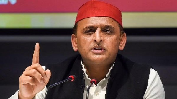 पीएम मोदी और सीएम योगी की साथ वाली तस्वीर पर अखिलेश यादव का कसा तंज, बोले- दुनिया की ख़ातिर.. In this episode, former Uttar Pradesh Chief Minister and SP chief Akhilesh Yadav has taken a jibe at the picture.