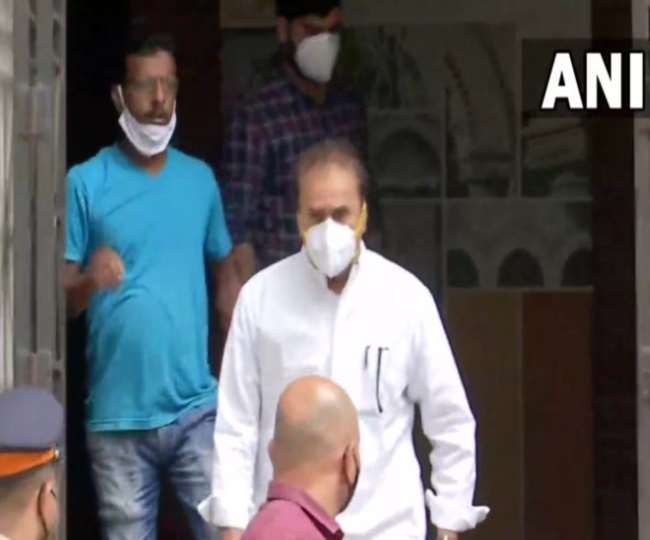 14 दिन की न्यायिक हिरासत में भेजे गए महाराष्ट्र के पूर्व गृह मंत्री अनिल देशमुख, दो अन्य व्यक्ति भी गिरफ्तार A special holiday court in Mumbai on Saturday granted 14-day judicial custody to former Maharashtra Home Minister Anil Deshmukh in an