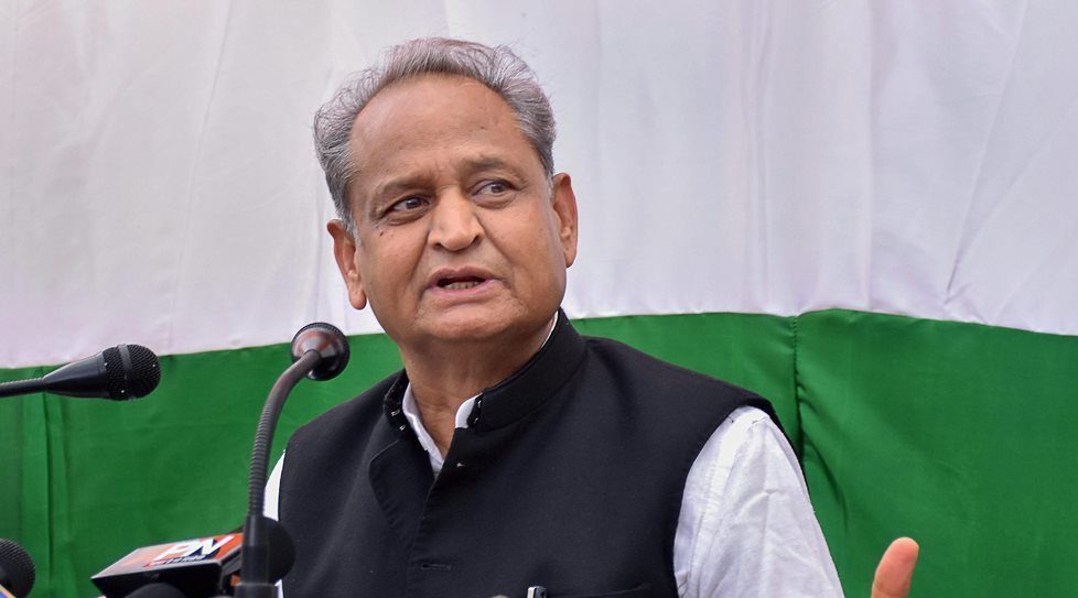 सीएम अशोक गहलोत के नए मंत्रिमंडल के गठन पर बोले पायलट, अब सारी कमी पूरी हो गई The ongoing political turmoil in Rajasthan will come to a halt at four o'clock in the evening, when the new cabinet of CM Ashok Gehlot .