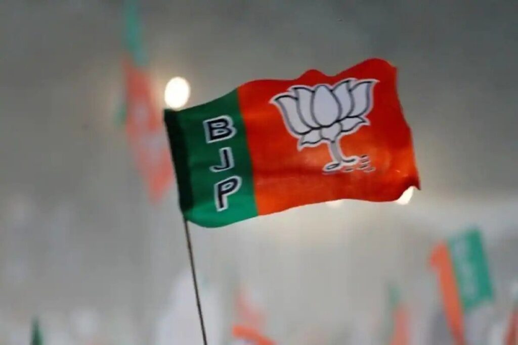 There are only a few months left in the assembly elections in Uttar Pradesh, before this, the process of upheaval and change of party is also
