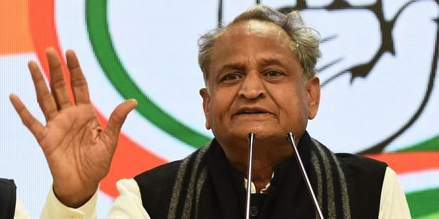 नवनियुक्त मीडिया सलाहकारों को राजस्थान में नहीं मिलेगा कोई कैबिनेट रैंक In view of the controversy over the appointment of six MLAs as advisors, Chief Minister Ashok Gehlot has clarified that none of them should