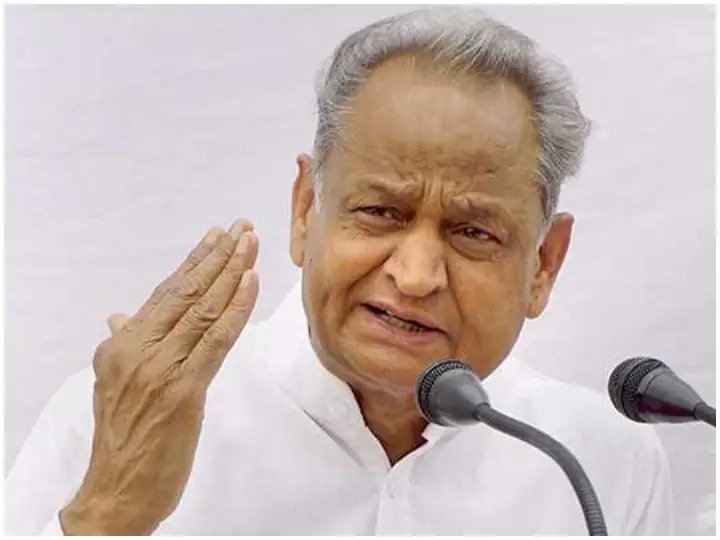 सीएम अशोक गहलोत ने किया विभागों का बंटवारा, जानें किसे मिला कौन सा विभाग Chief Minister Ashok Gehlot himself has kept Home, Finance and IT and Communication departments with himself. At the same time, BD Kalla