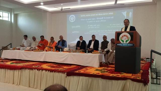 कामधेनु आरोग्य संस्थान में गोपाष्टमी के उपलक्ष्य मे गौ पूजा एवं सेवा समारोह आयोजित
