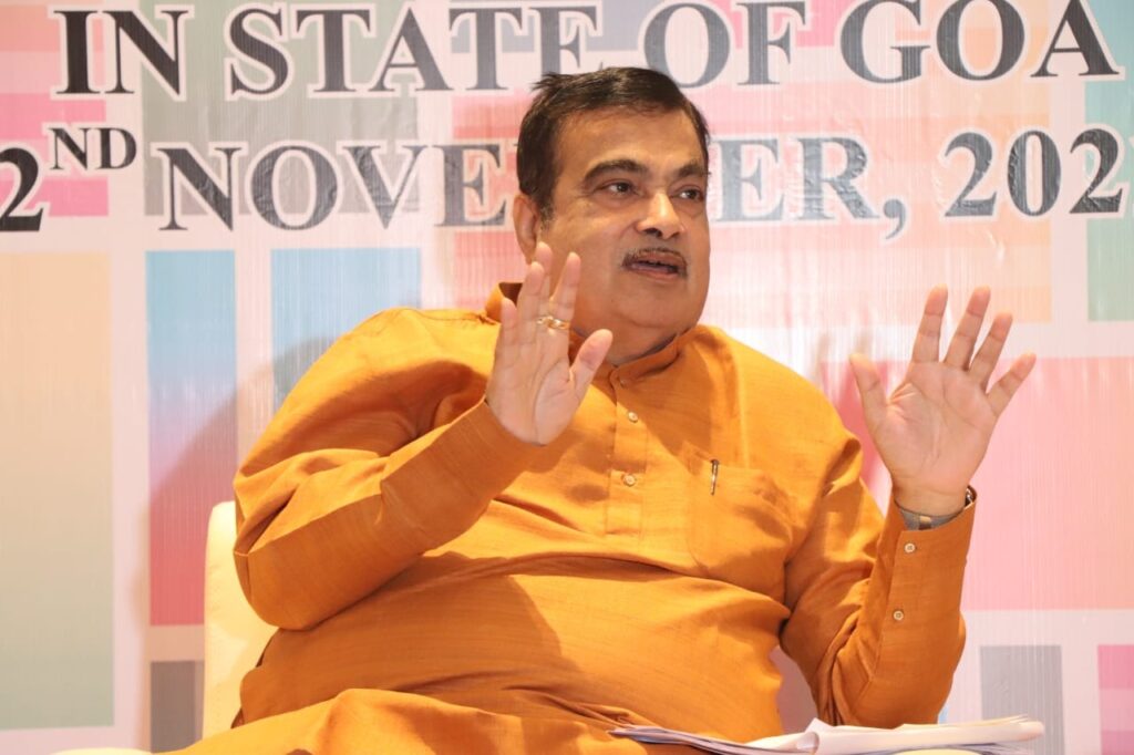 केंद्रीय मंत्री नितिन गडकरी ने गोवा के लिए 1,250 करोड़ रुपये की नई सड़क परियोजनाओं को दी मंजूरी Shri Gadkari said that the road from Navelim to Cuncolim would be six and a half kilometers long. For this, 24 hectares of land has been