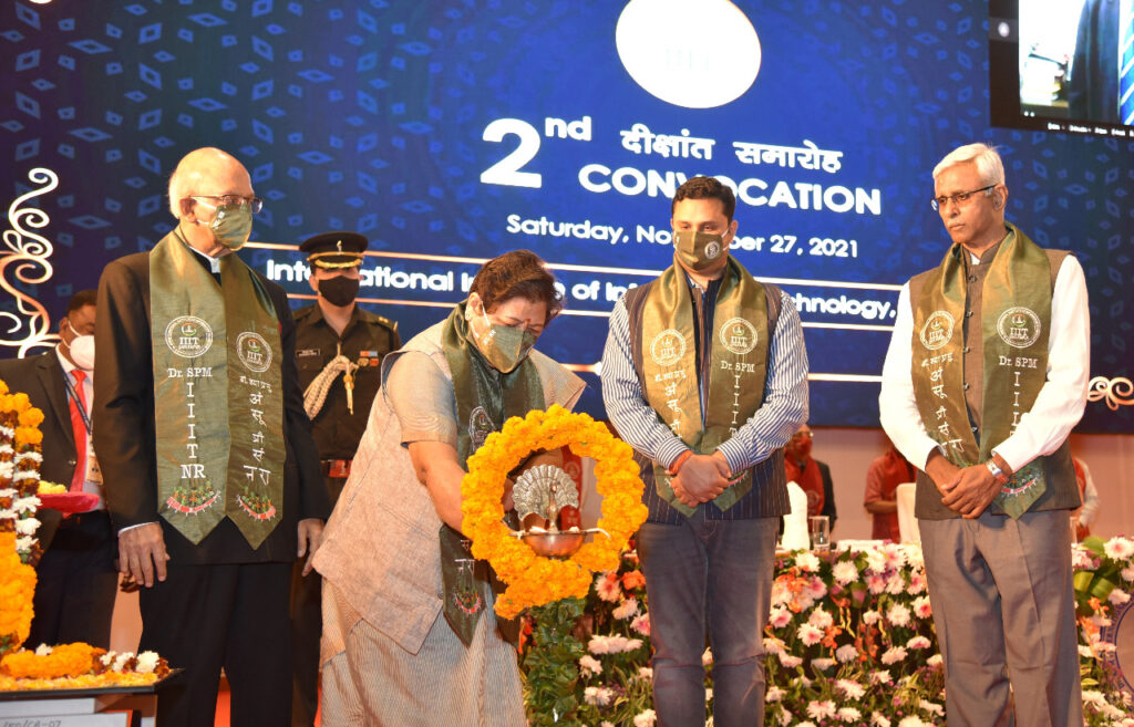 दृढ़ संकल्प और विश्वास के साथ कार्य करने से सफलता अवश्य मिलती है: सुश्री उइके Governor Ms. Anusuiya Uikey told the youth that if they work with determination and with faith in their mind, they will always be