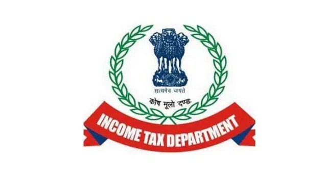 आयकर विभाग ने इस बैंक के 700 खातों में जमा 54 करोड़ रूपये के धन पर लगाई रोक The Income Tax Department has raided a lending Urban Co-operative Bank in Maharashtra and identified more than 700 systematically
