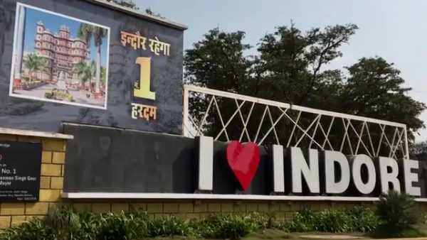 सफाई के मामले में इंदौर ने देश में फिर बनाई नंबर 1 की जगह, इन शहरों को भी मिले यह स्थान, देखें लिस्ट Indore has been declared the cleanest city in the country for the fifth year in a row. Indore has been declared as the cleanest city