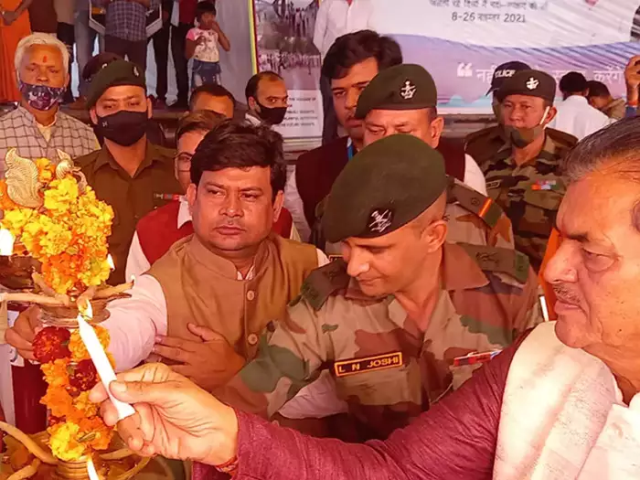 ऋषिकेश और हरिद्वार, उत्तराखंड से गंगा मशाल की यात्रा शुरू, पश्चिम बंगाल में गंगा सागर तक जाएगी मशाल