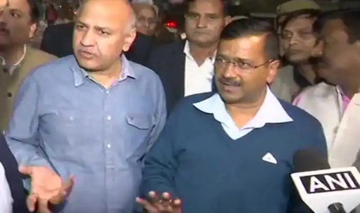 दिल्ली की एक अदालत ने सीएम केजरीवाल और सिसोदिया को जारी किया नोटिस A Delhi court has filed a petition against the discharge of Chief Minister Arvind Kejriwal in the 2018 attack on the then Chief Secretary